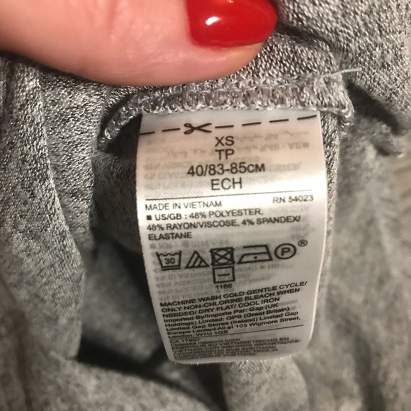 5/$20 ✨ BANANA REPUBLIC The Signature Tee Rounded Hem in Heather Grey - Picture 4 of 7